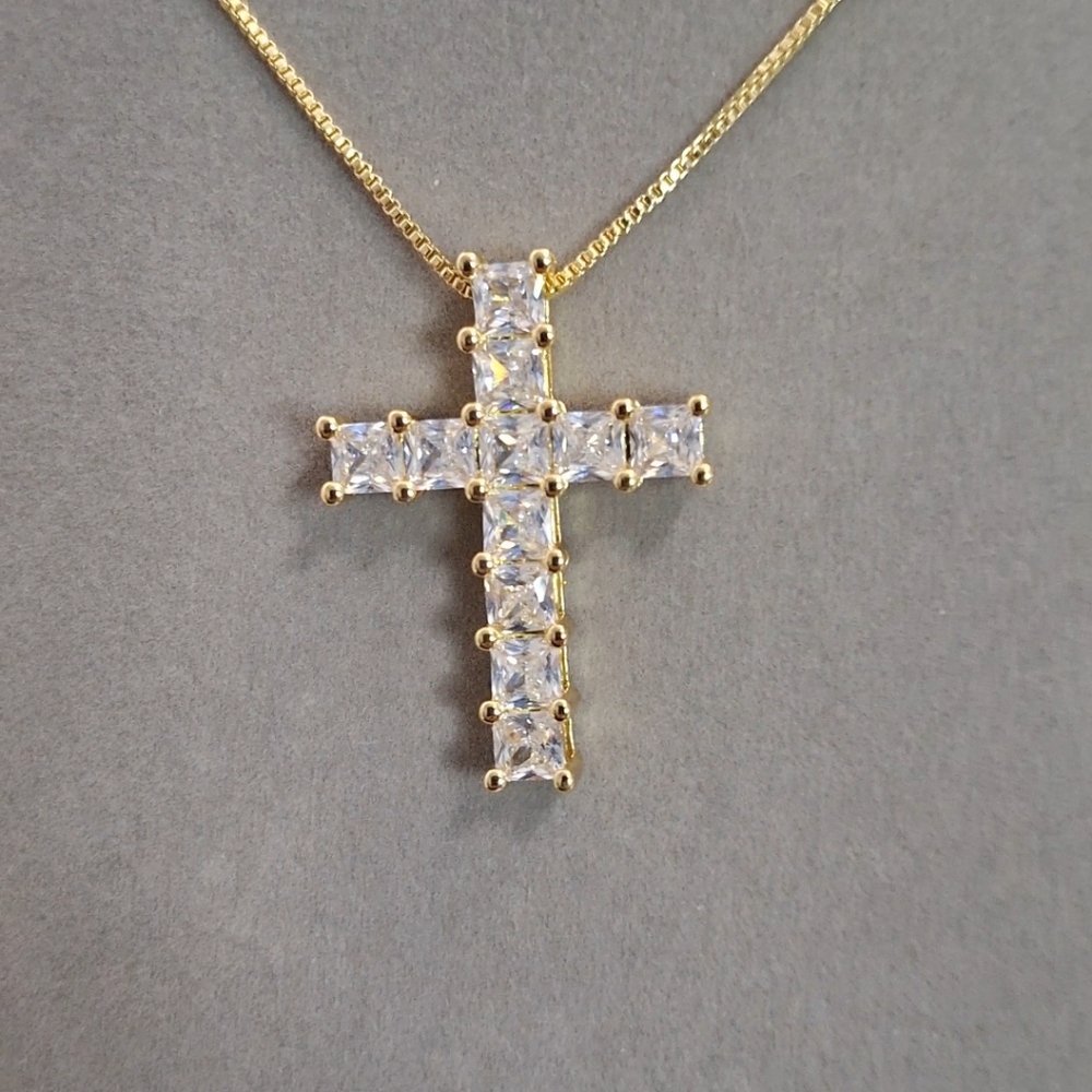 Diamond Princess Cut dainty cross necklace - Picture 3 of 8